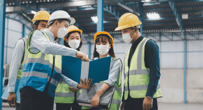 Nhân sự ở bộ phận quản lý sản xuất